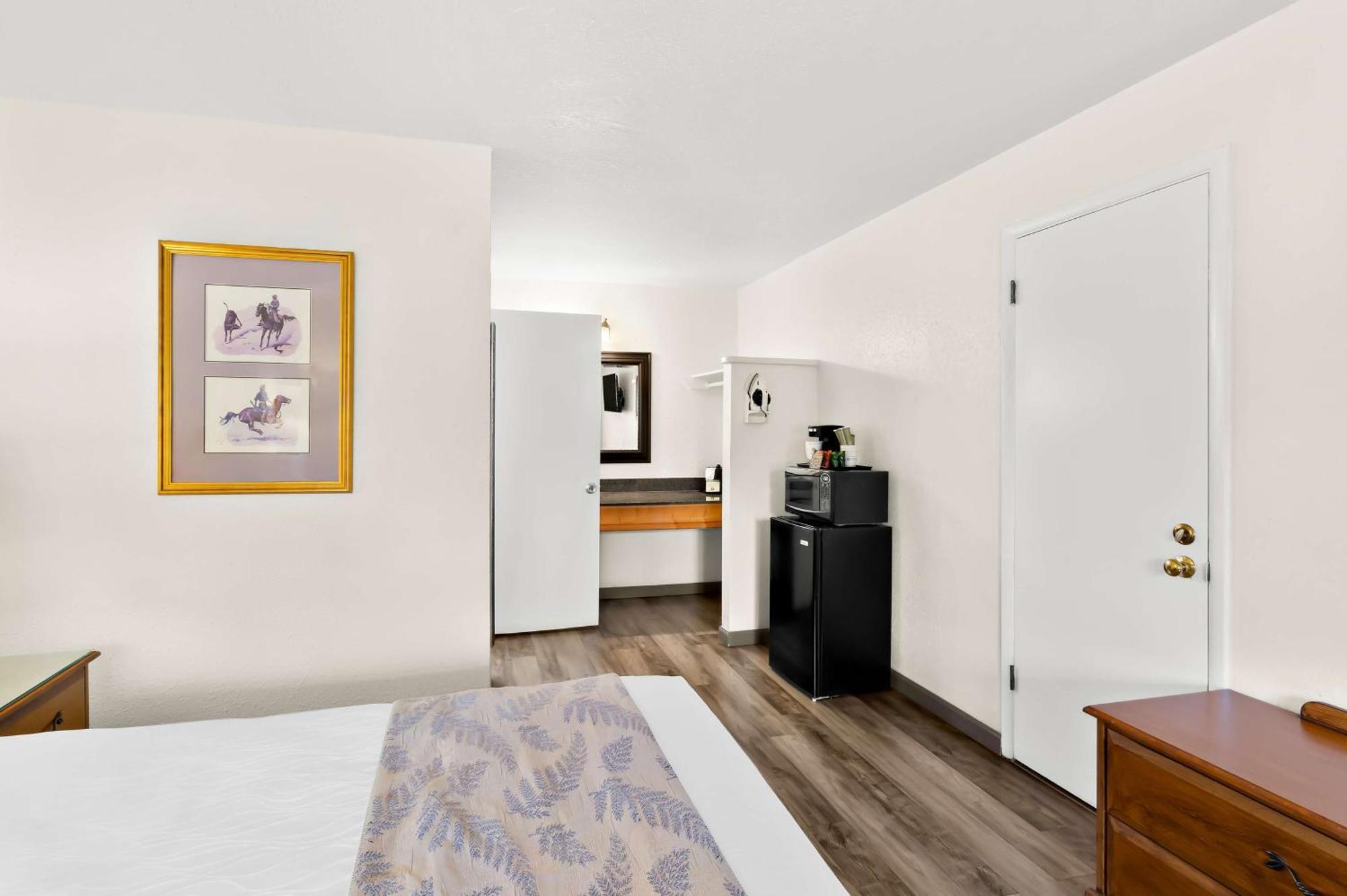 ชัวร์สเตย์ พลัส โฮเทล บาย เบสต์ เวสเทิร์น ซูซานวิลล์ Hotel ภายนอก รูปภาพ