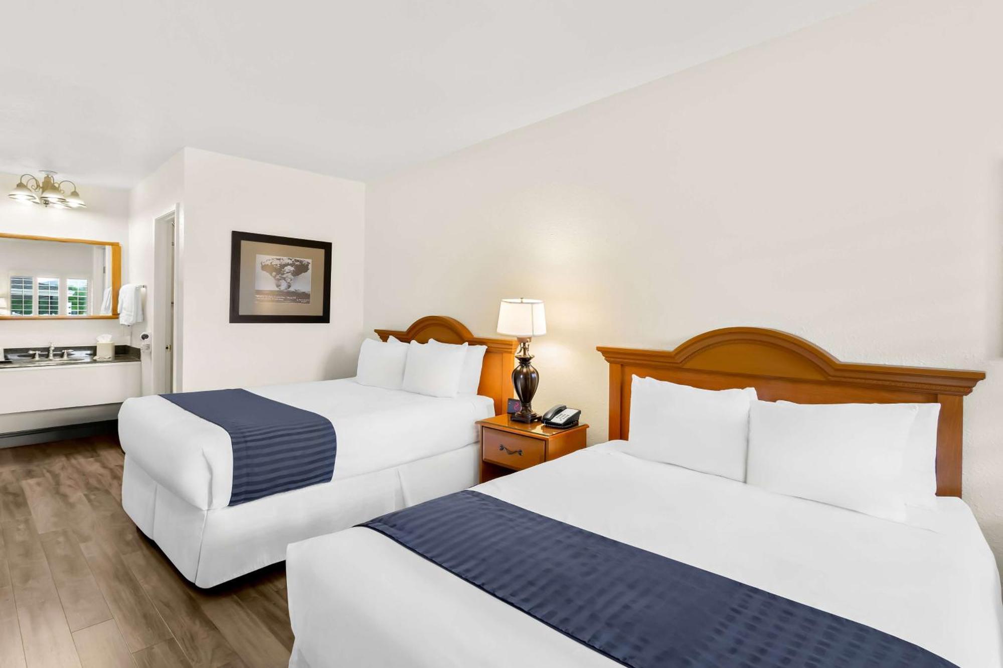 ชัวร์สเตย์ พลัส โฮเทล บาย เบสต์ เวสเทิร์น ซูซานวิลล์ Hotel ภายนอก รูปภาพ