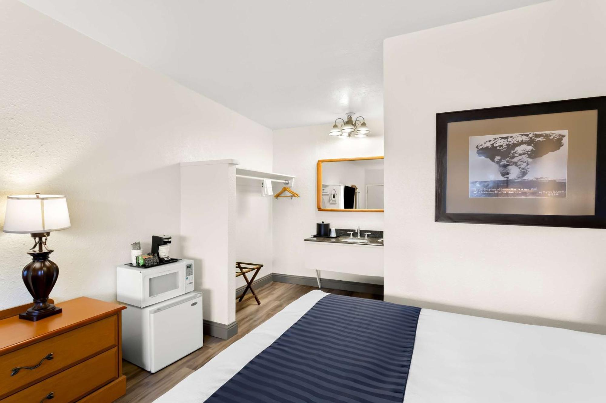 ชัวร์สเตย์ พลัส โฮเทล บาย เบสต์ เวสเทิร์น ซูซานวิลล์ Hotel ภายนอก รูปภาพ