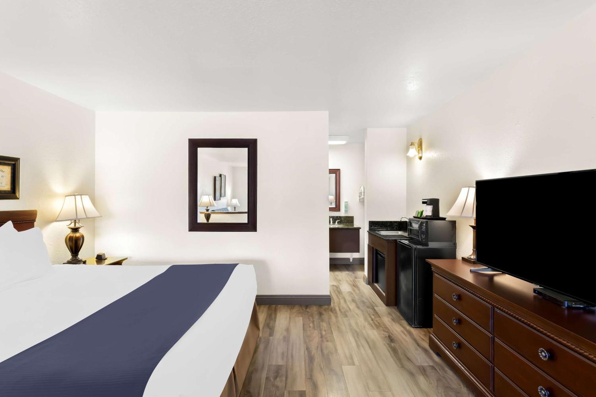 ชัวร์สเตย์ พลัส โฮเทล บาย เบสต์ เวสเทิร์น ซูซานวิลล์ Hotel ภายนอก รูปภาพ